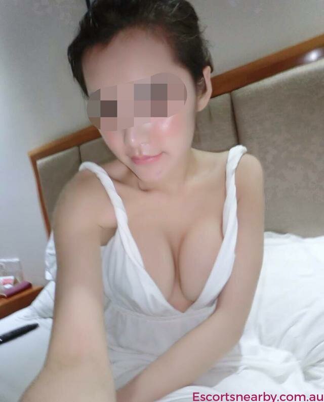 escort-Born to Seduce you Im a very attentive amazing sexy playful Asian escort girls
